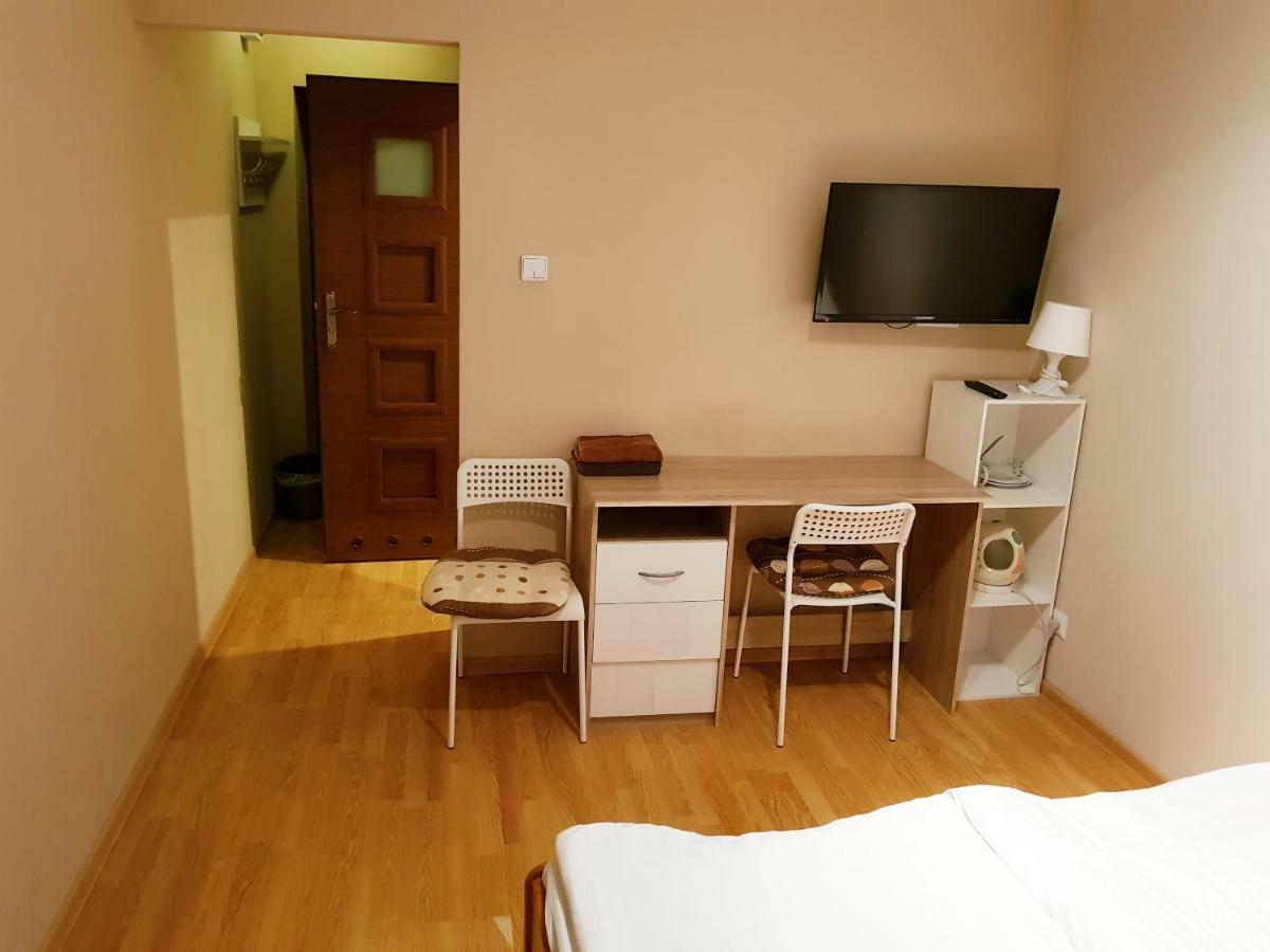 Apartamenty I Pokoje Przy Parku Jelenia Gora Dış mekan fotoğraf